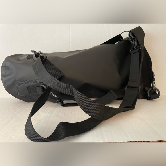 Faraday O Dry 5L Bag Sling Pack – Stealth Black - Picture 6 of 7